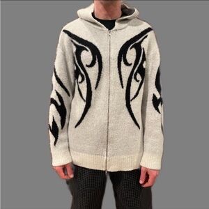 Nevstudio hooded sweater